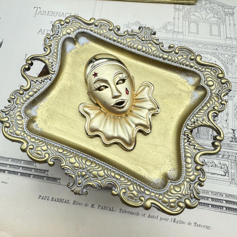 Vintage Jewelry Crying Clown Jester Brooch Pin Gold Tone Red Accent Tear